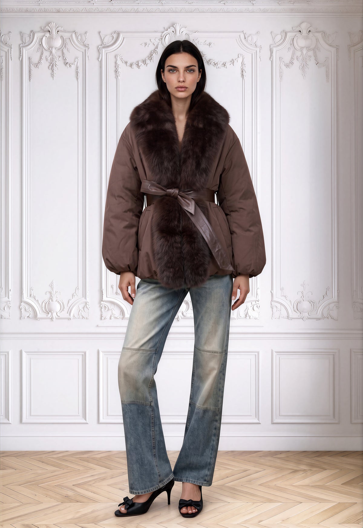 Rêverie | Doudoune chocolat ceinturée, col en shearling ton sur ton et ceinture enveloppante en cuir.